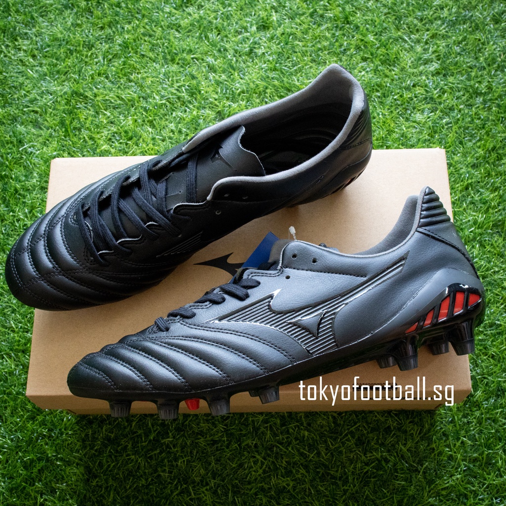 Mizuno blackout best sale football boots