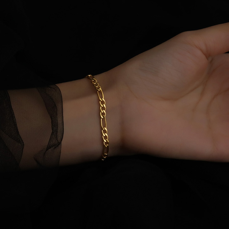 Gold hot sale bracelet figaro