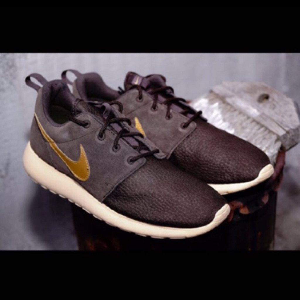 suede roshe run
