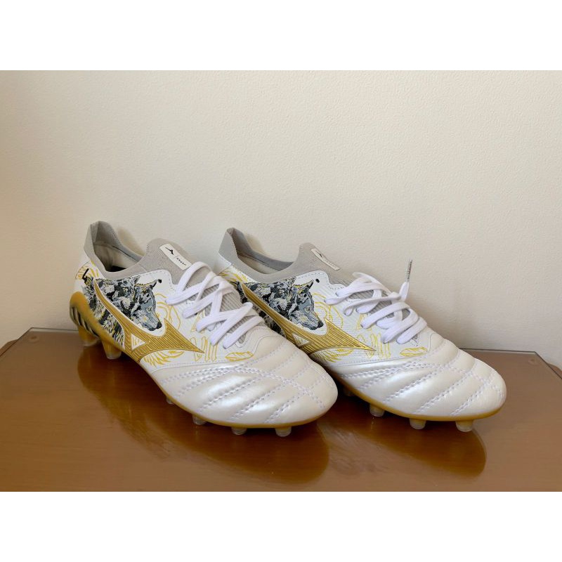 Mizuno Morelia Neo 3 Beta Leather SR4 Signature Soccer Shoes