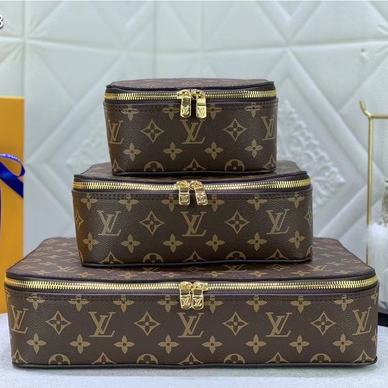 Louis Vuitton Pouches & Cosmetic Bags (M46458) in 2023