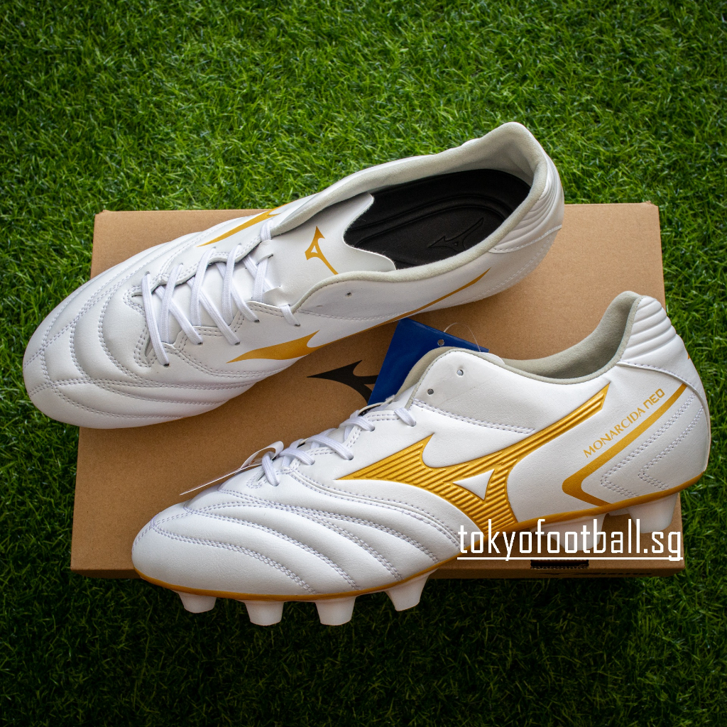 Mizuno football top boots singapore