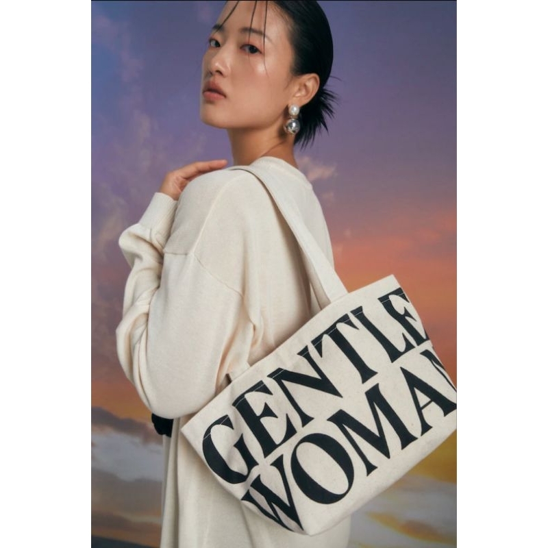 Gentle woman medium tote bag